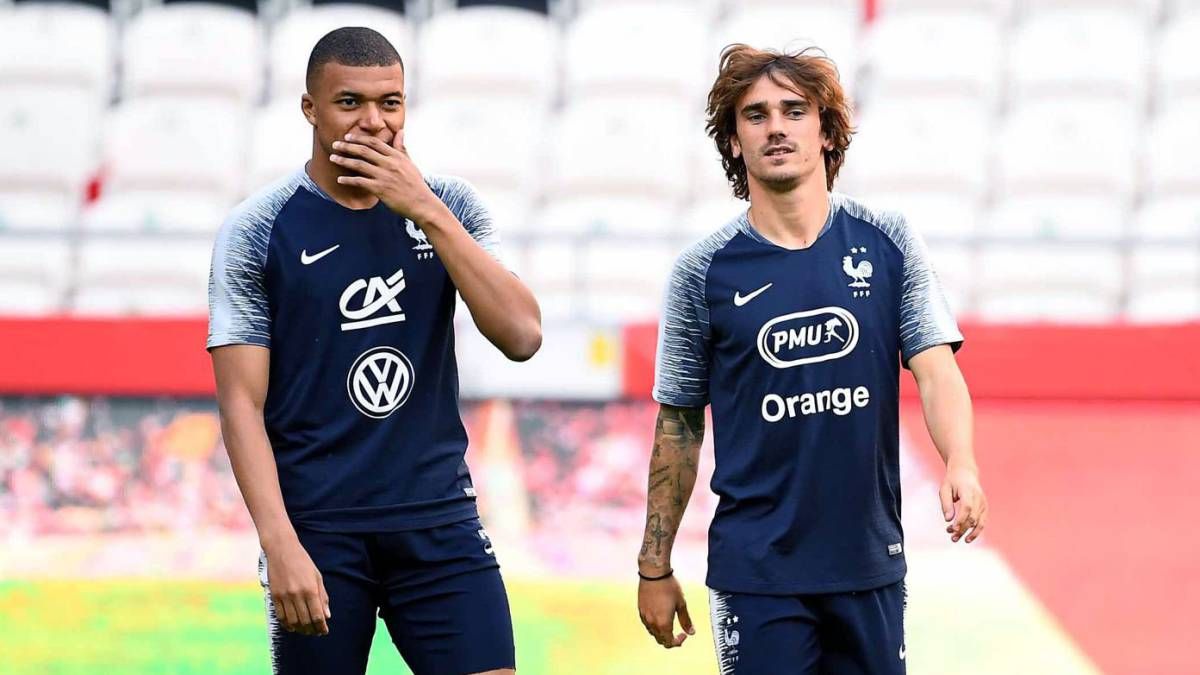  Antoine Griezmann y Mbappé con Francia.