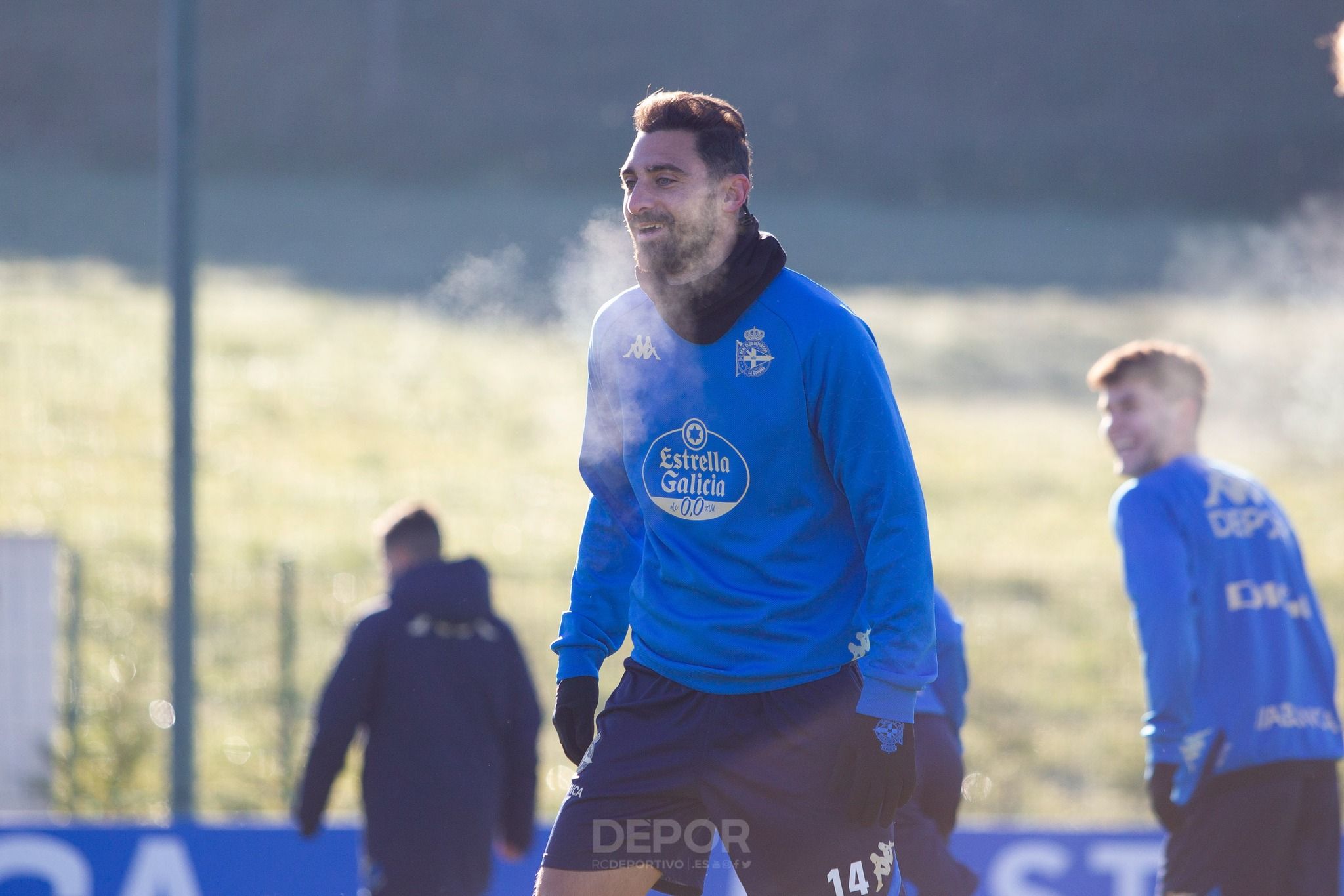  Arturo, nuevo jugador del Deportivo, trabajando en Abegondo