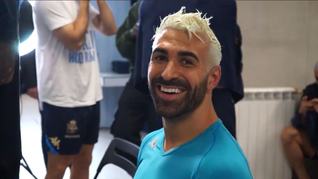 Mikel Balenziaga teñido de blanco (Fuente: @RCDeportivo)