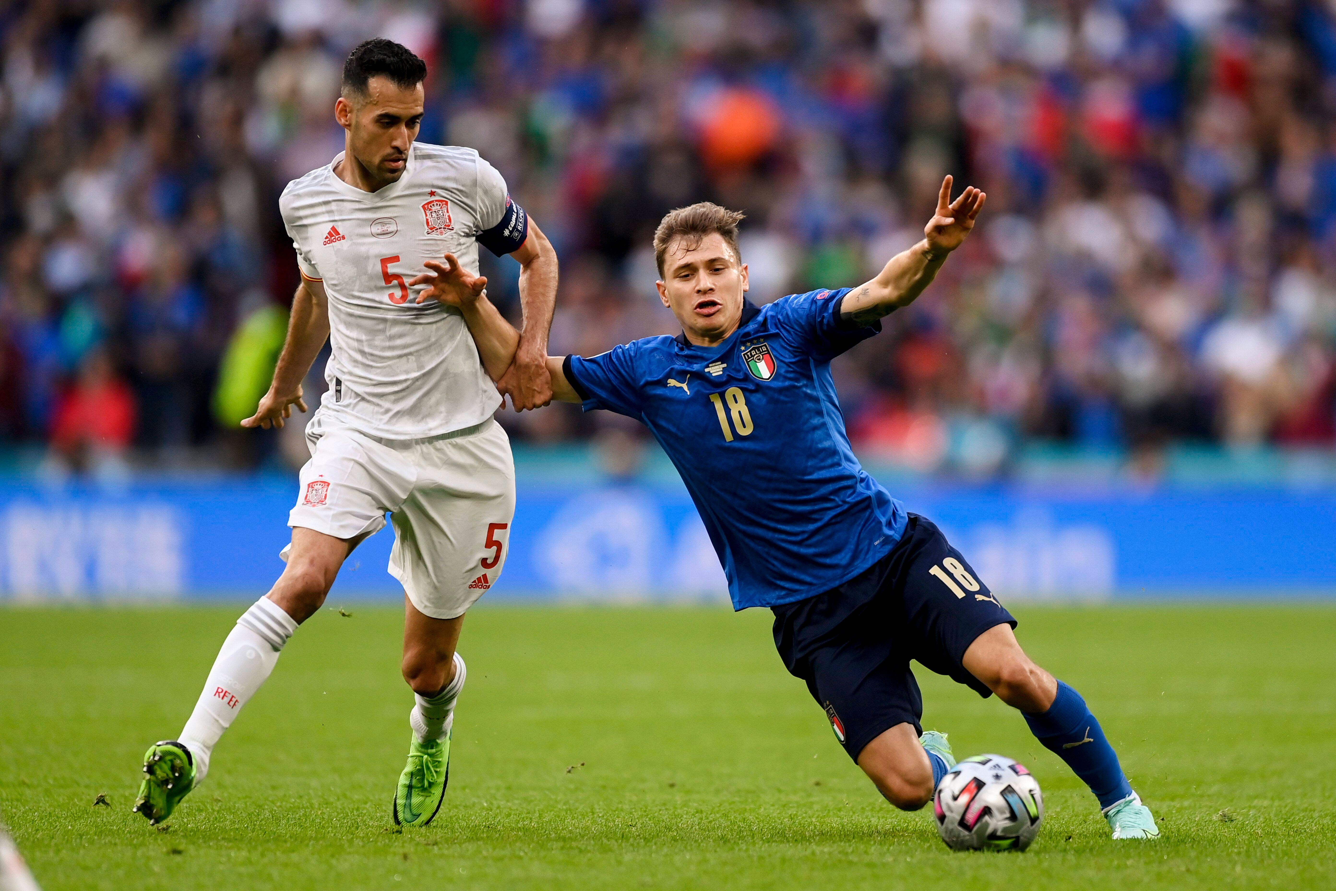 Barella cae ante Busquets.