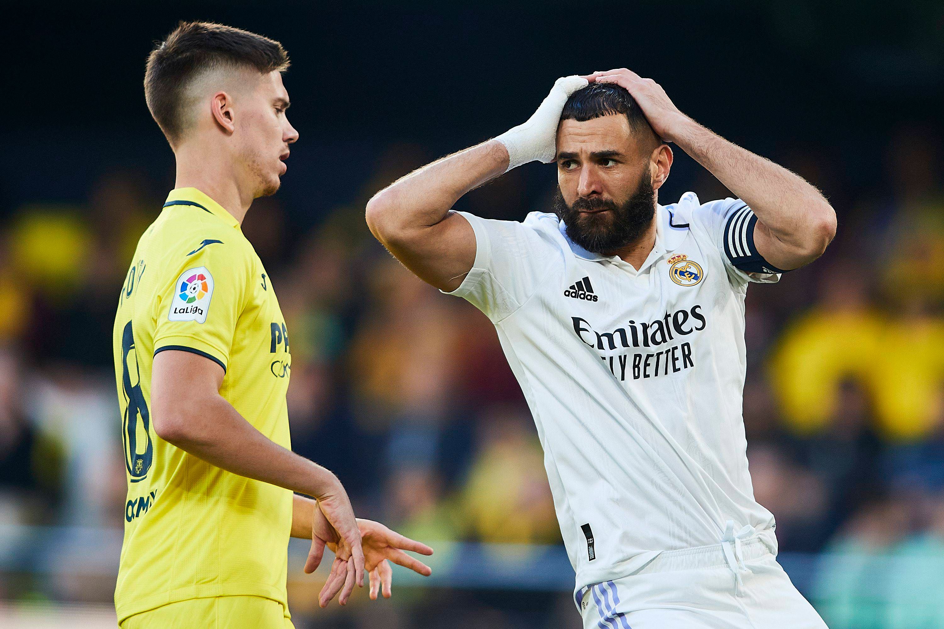 Benzema se lamenta durante el Villarreal-Real Madrid.