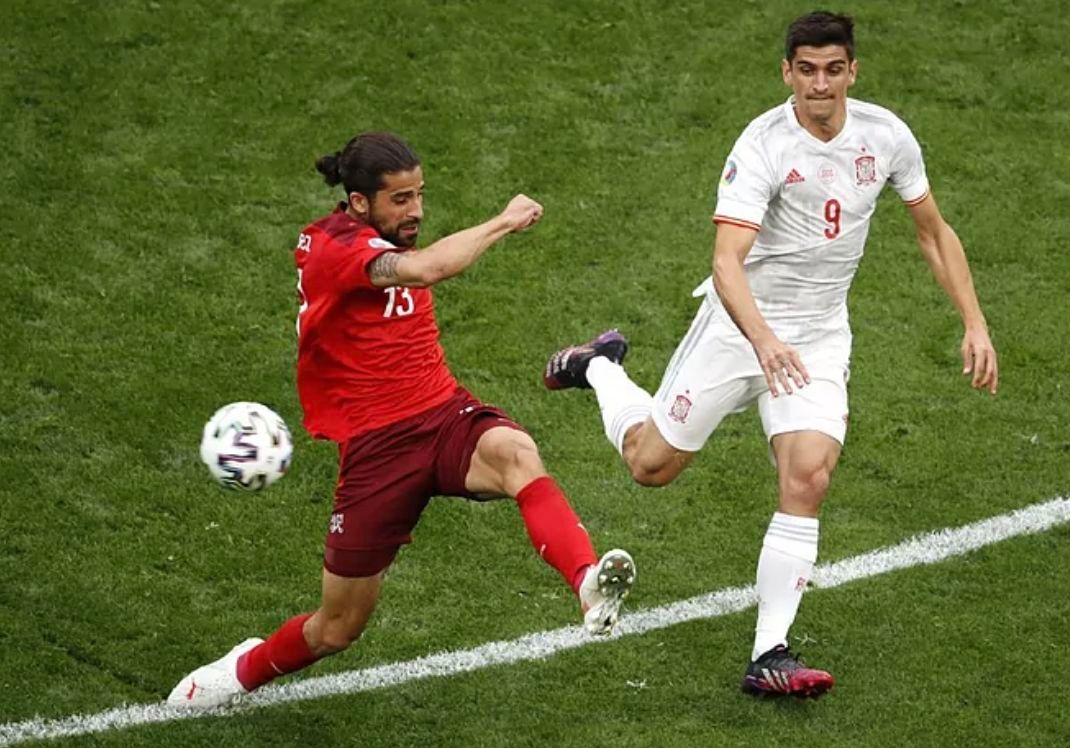 Gerard Moreno y Ricardo Rodríguez, durante el Suiza-España.