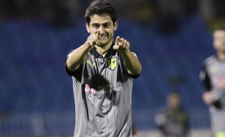  Nacho Cases celebra un gol con el AEK Larnaca.