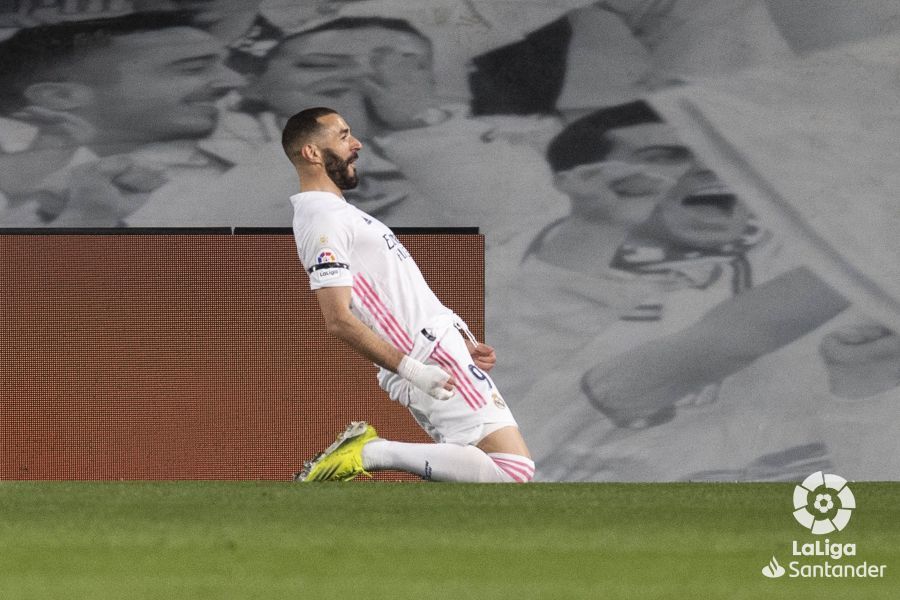 Benzema celebra su gol ante el FC Barcelona.