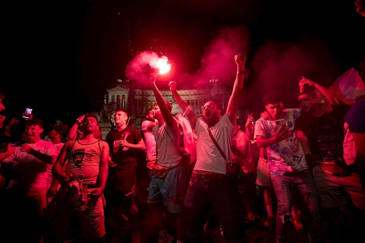 Celebración de Ia afición de Italia en Roma tras ganar la Eurocopa.