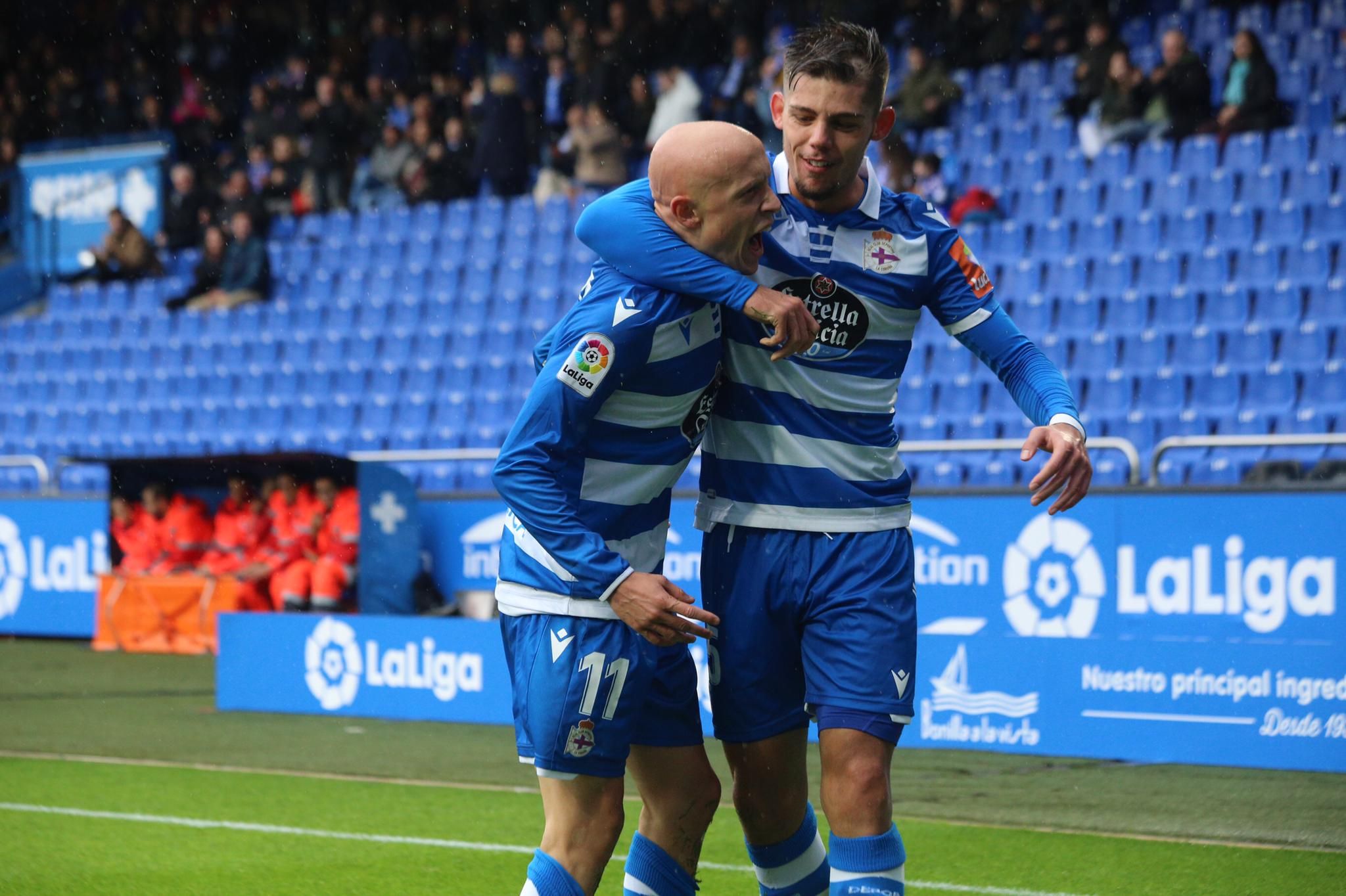 Mollejo y Montero celebran el gol ante el Elche.