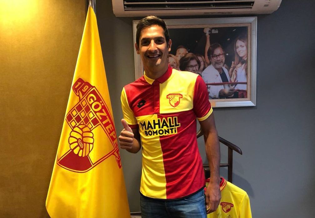  Celso Borges posa como jugador del Göztepe turco.