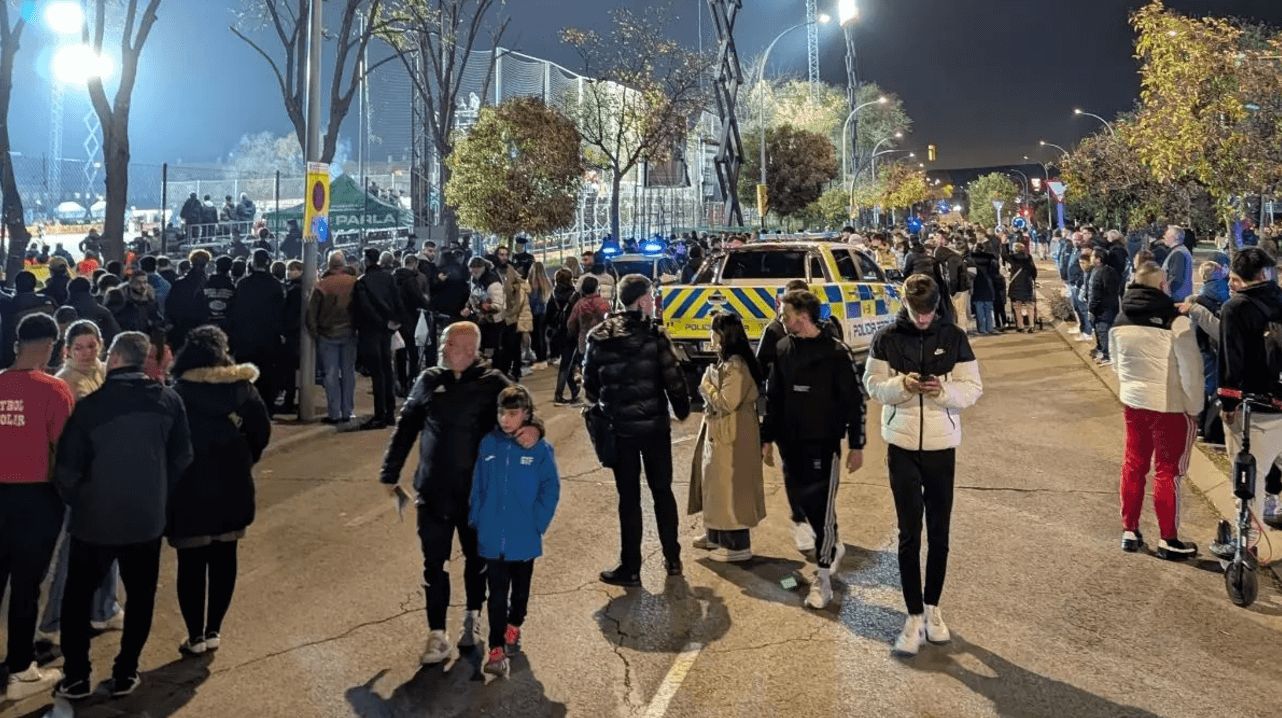  Cientos de aficionados sin entrada. (Foto: X, @Cientos de aficionados del Valencia se quedaron fuer