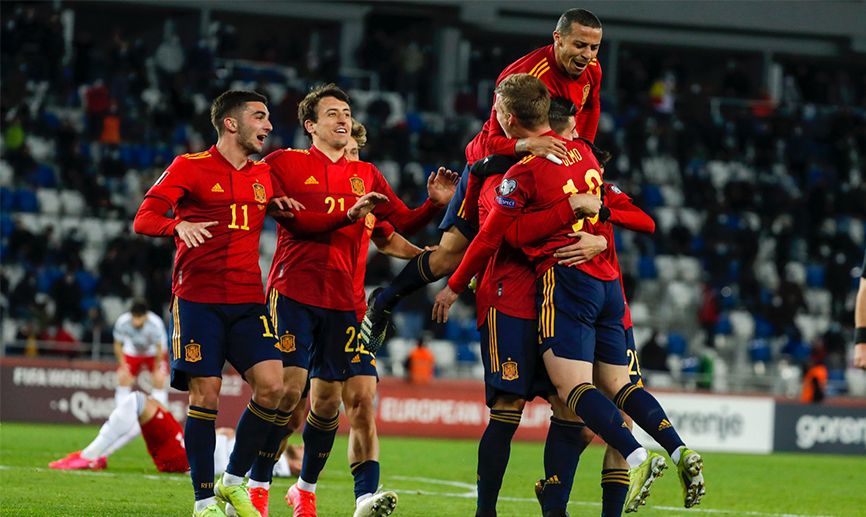 Mikel Oyarzabal celebra el gol de la victoria de España ante Georgia.