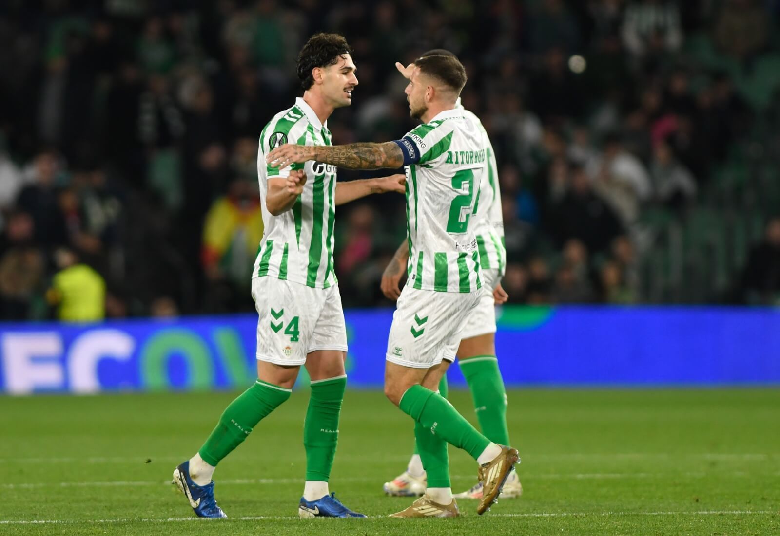  Celebración de Johnny Cardoso en el Betis-Helsinki. 
