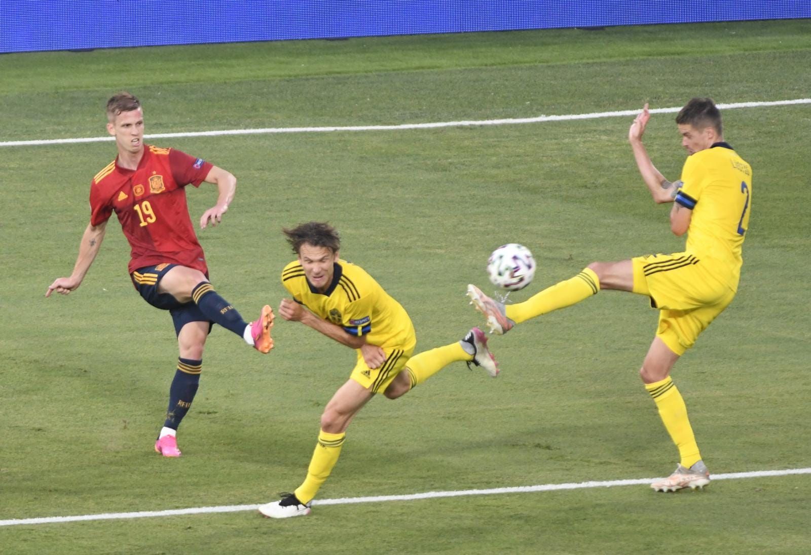 Dani Olmo, durante el España-Suecia.