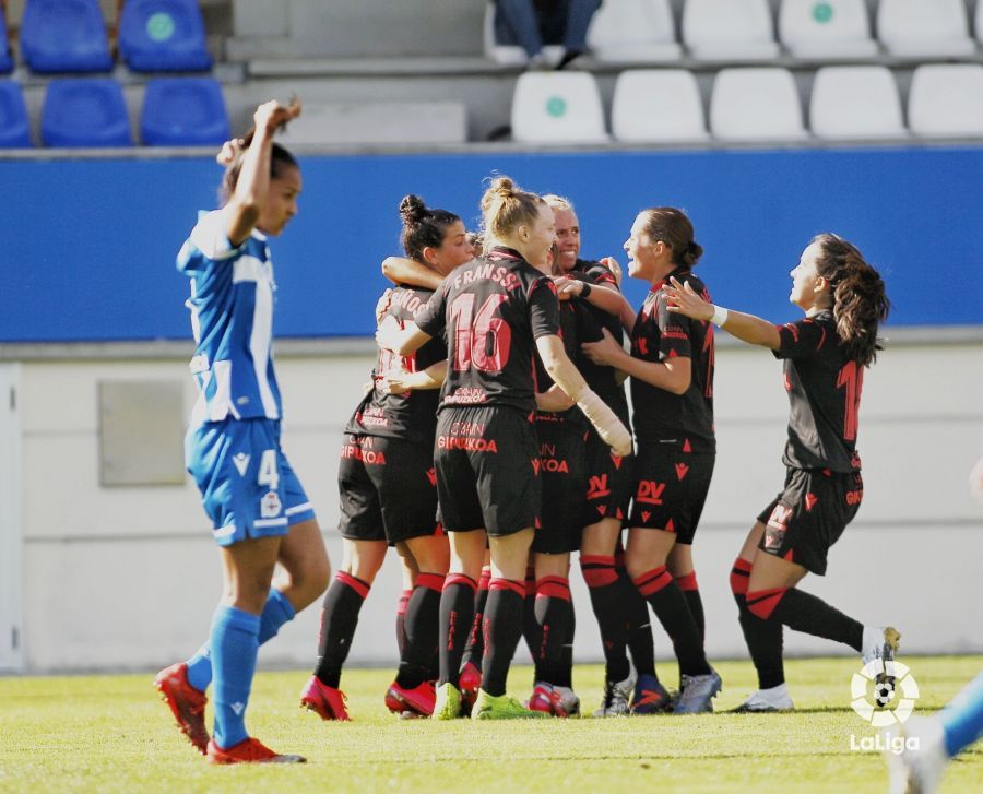  Las jugadoras de la Real Sociedad celebran un gol ante el Dépor Abanca