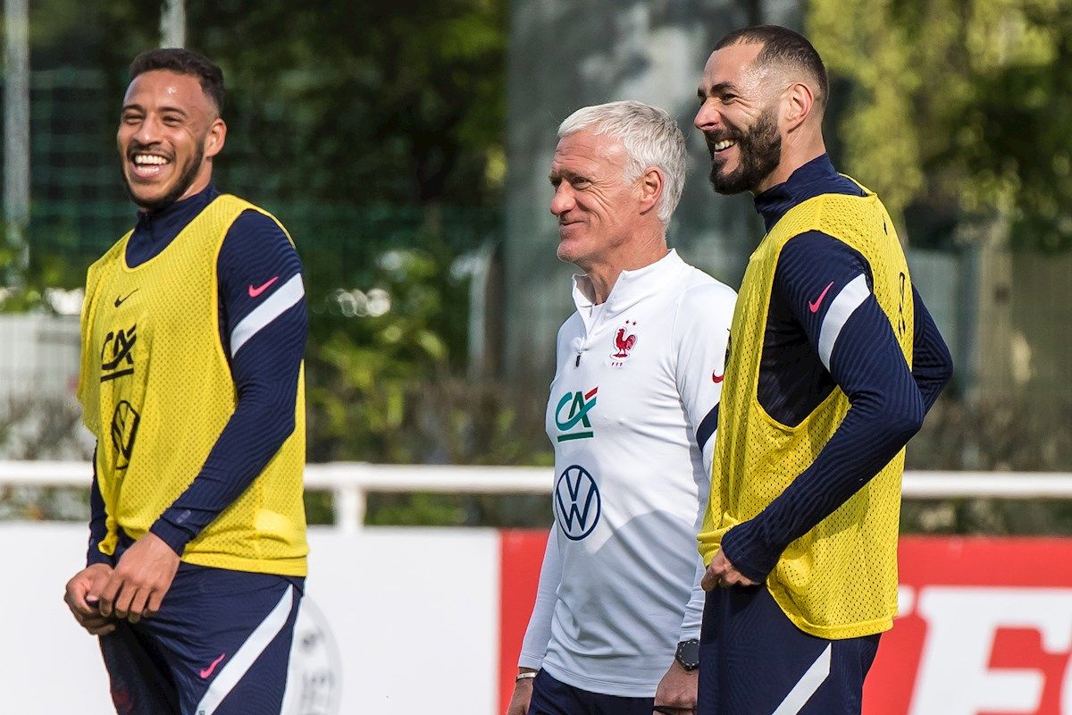  Didier Deschamps y Karim Benzema, en un entrenamiento de Francia.