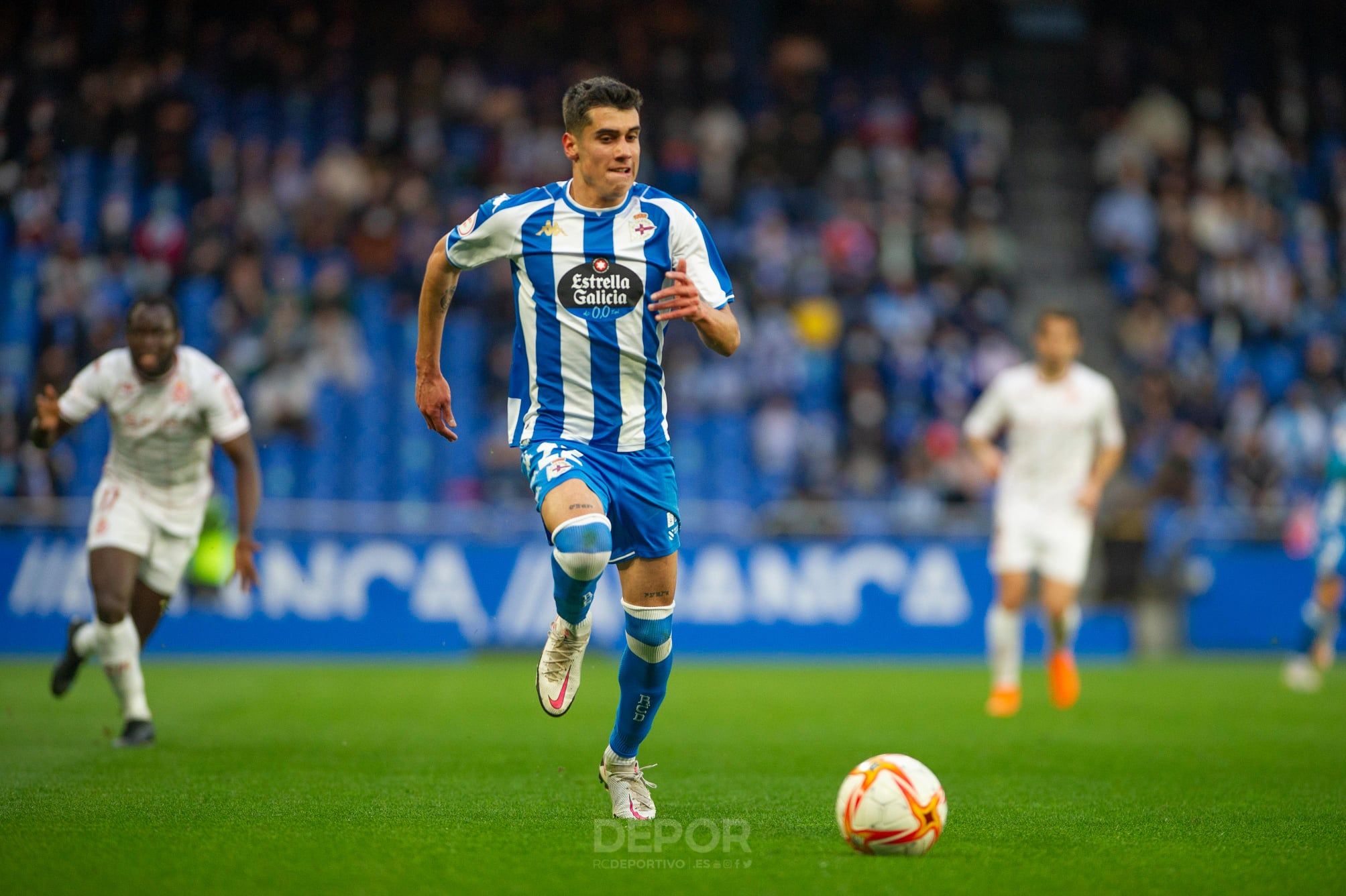 Diego Villares jugando con el Dépor en Riazor.