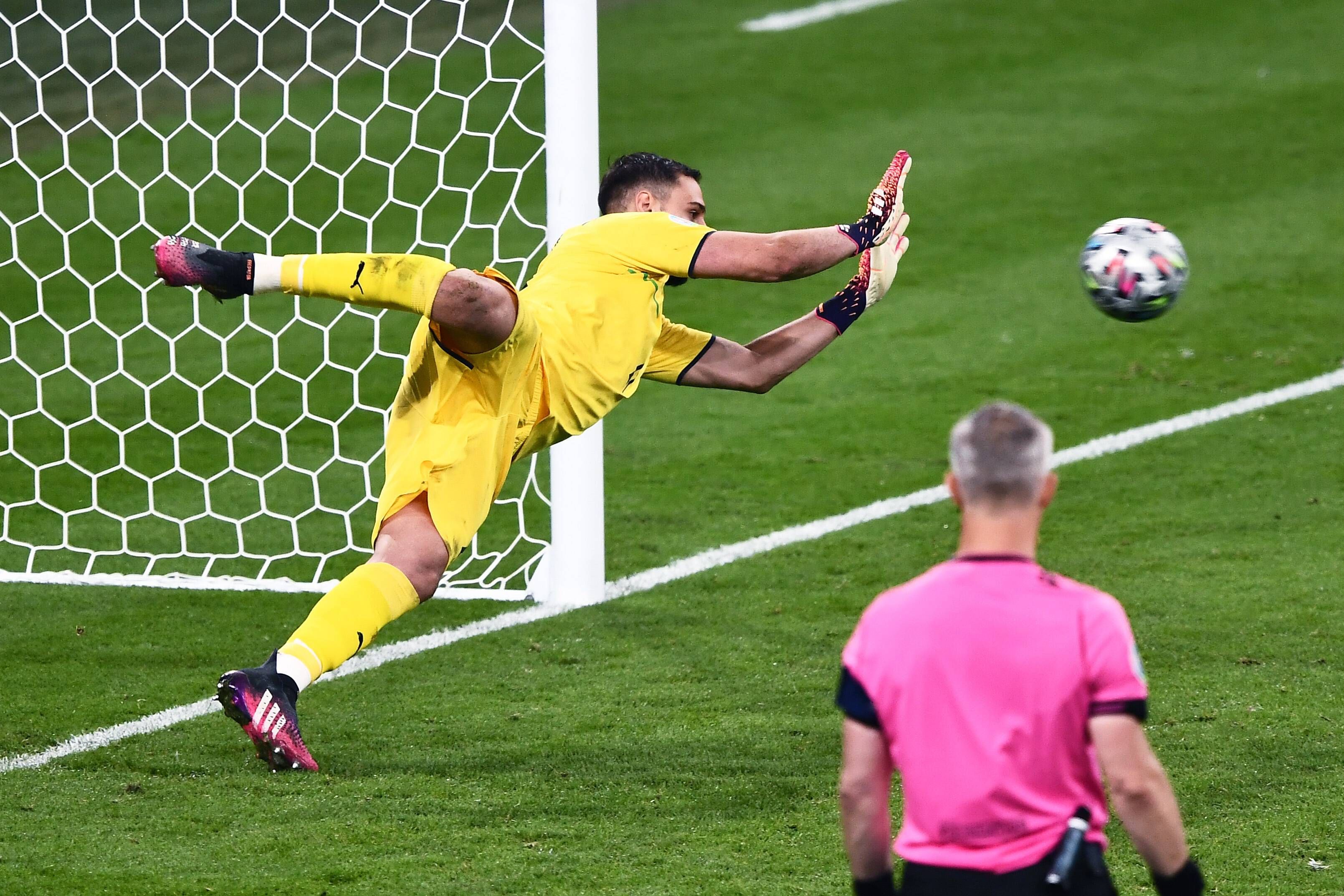 Donnarumma castigó a la Inglaterra de Southgate desde los once metros.