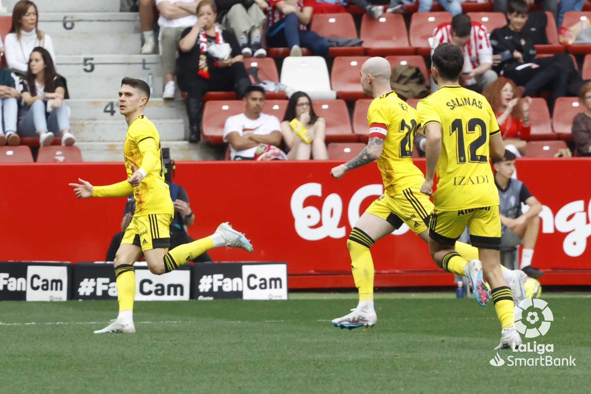 Óscar Pinchi celebrando su gol con el Mirandés
