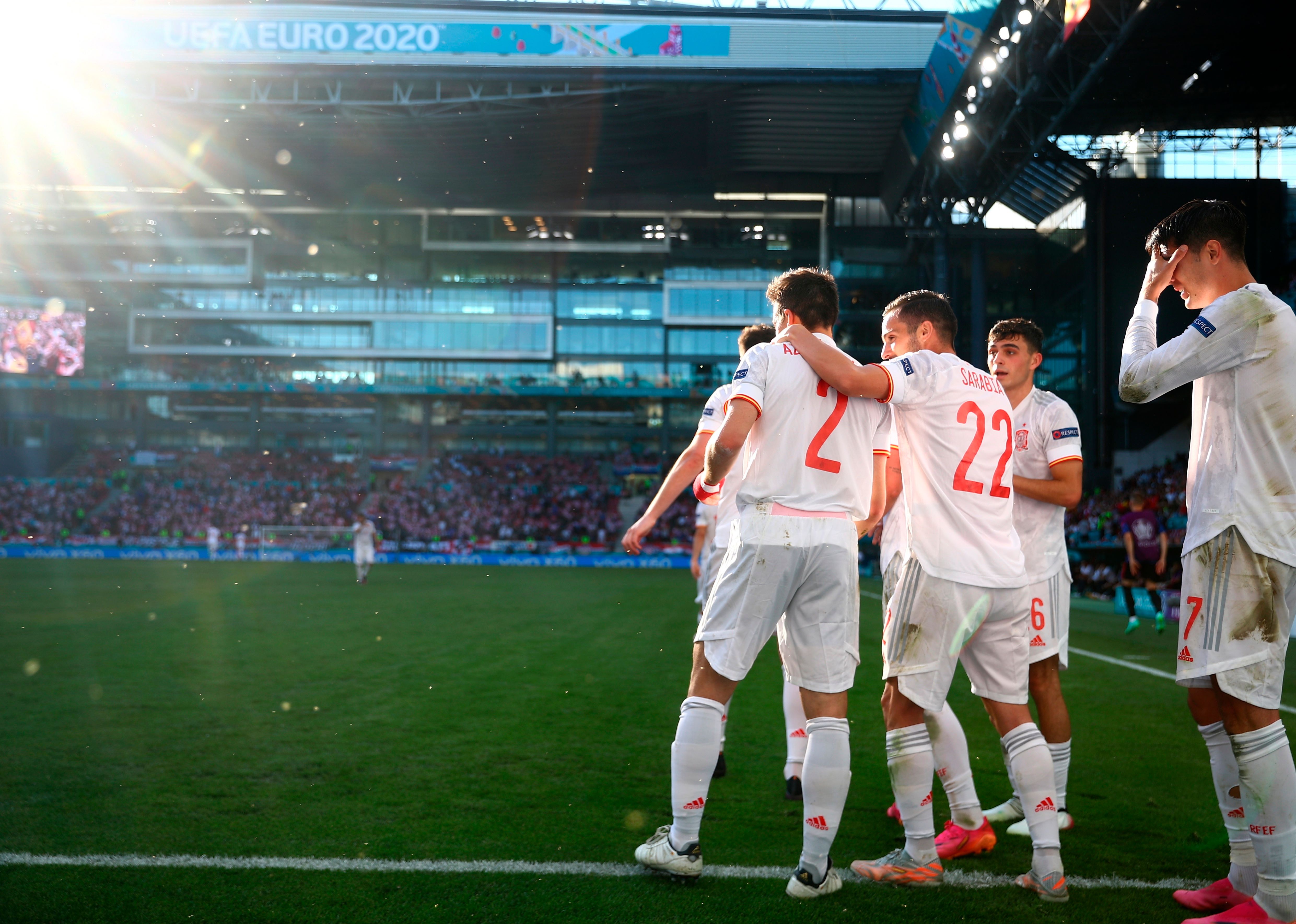  Los jugadores de España celebran el gol de Azpilicueta.