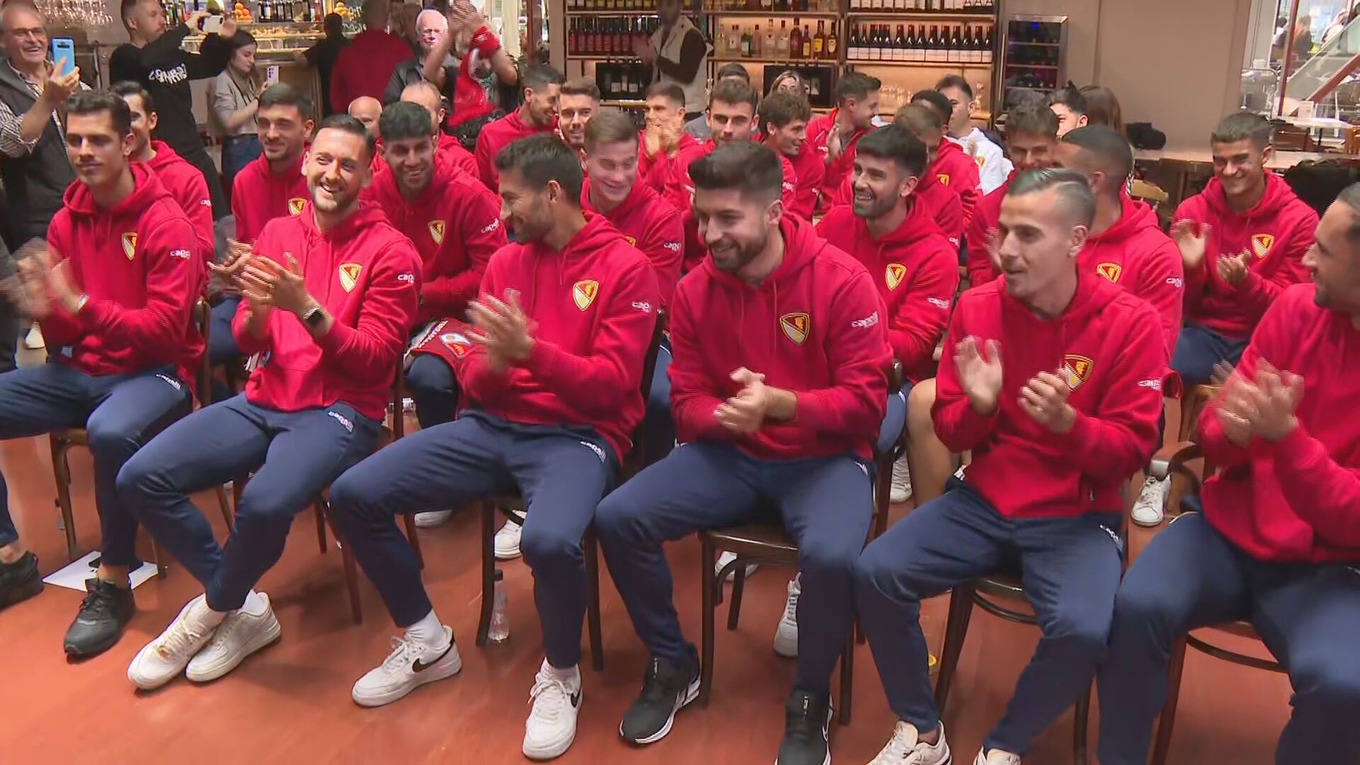  El Terrassa celebra que su rival en Copa del Rey será el Alavés.
