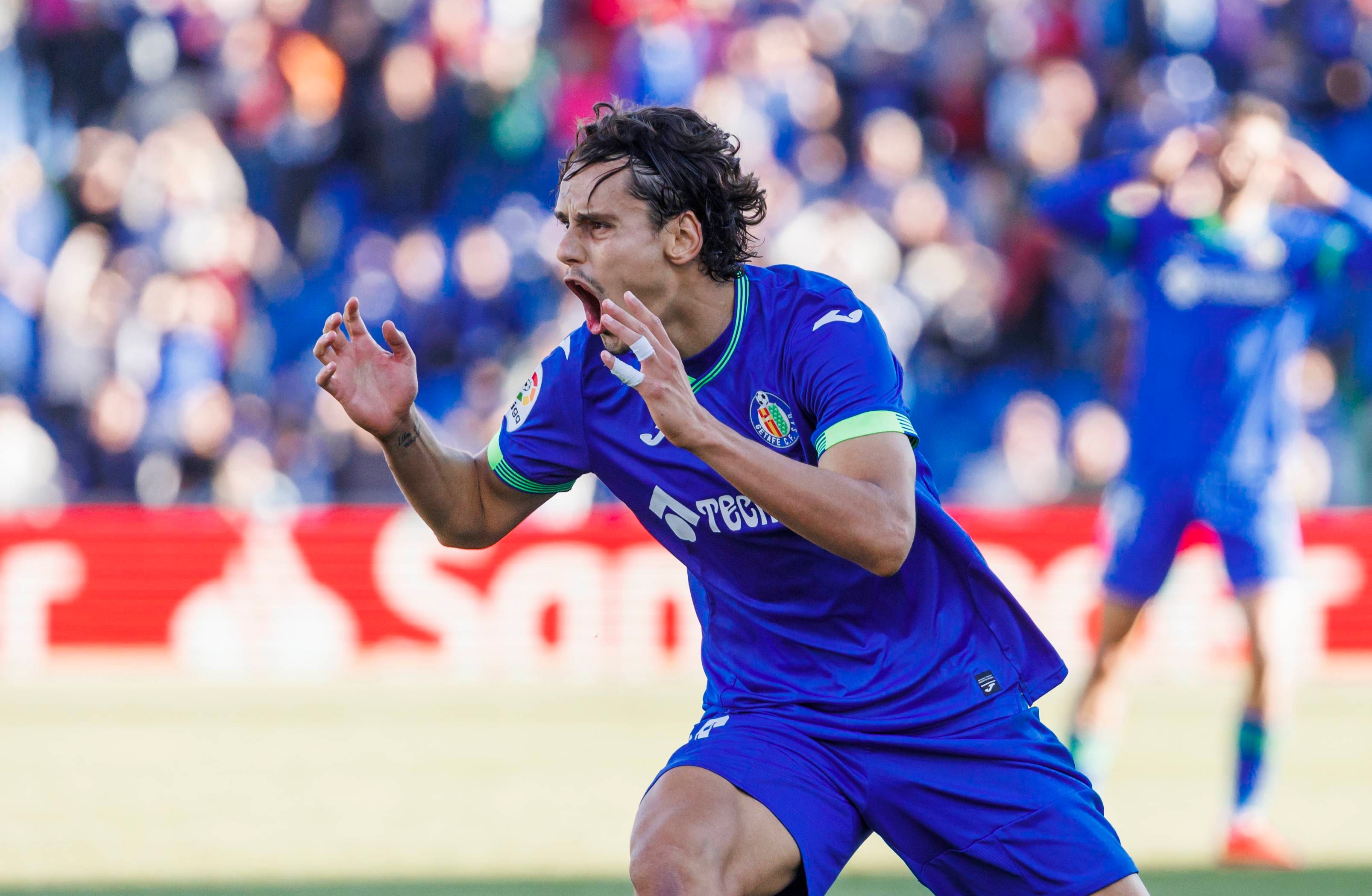 Enes Ünal celebra un gol en un partido con el Getafe.