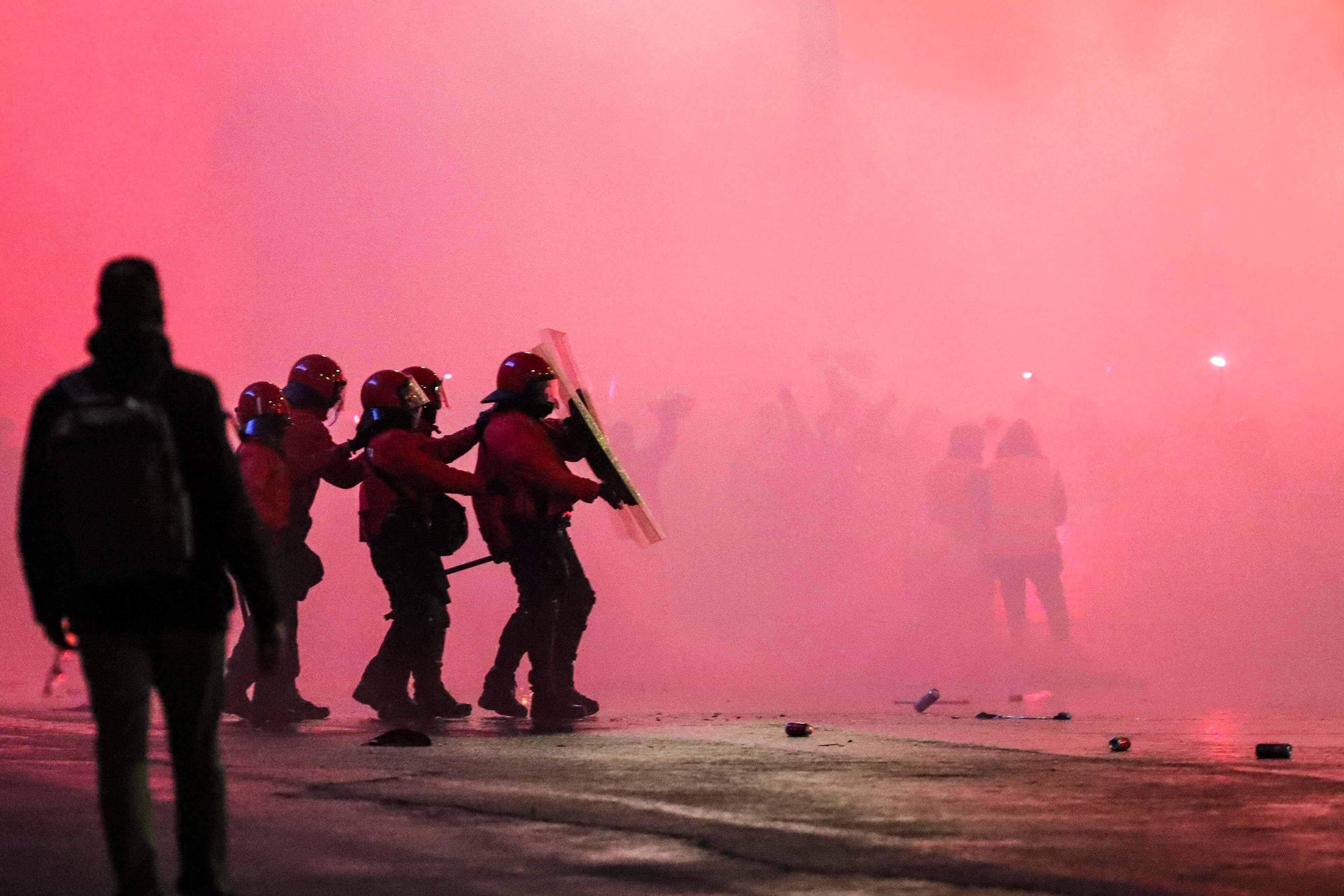Ertzainas, en la previa del Athletic - Atlético de Copa.