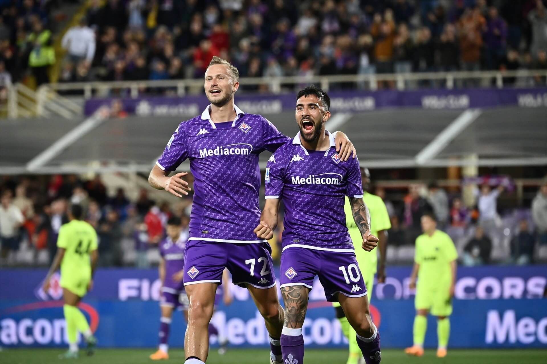  Los jugadores de la Fiorentina celebrando un gol