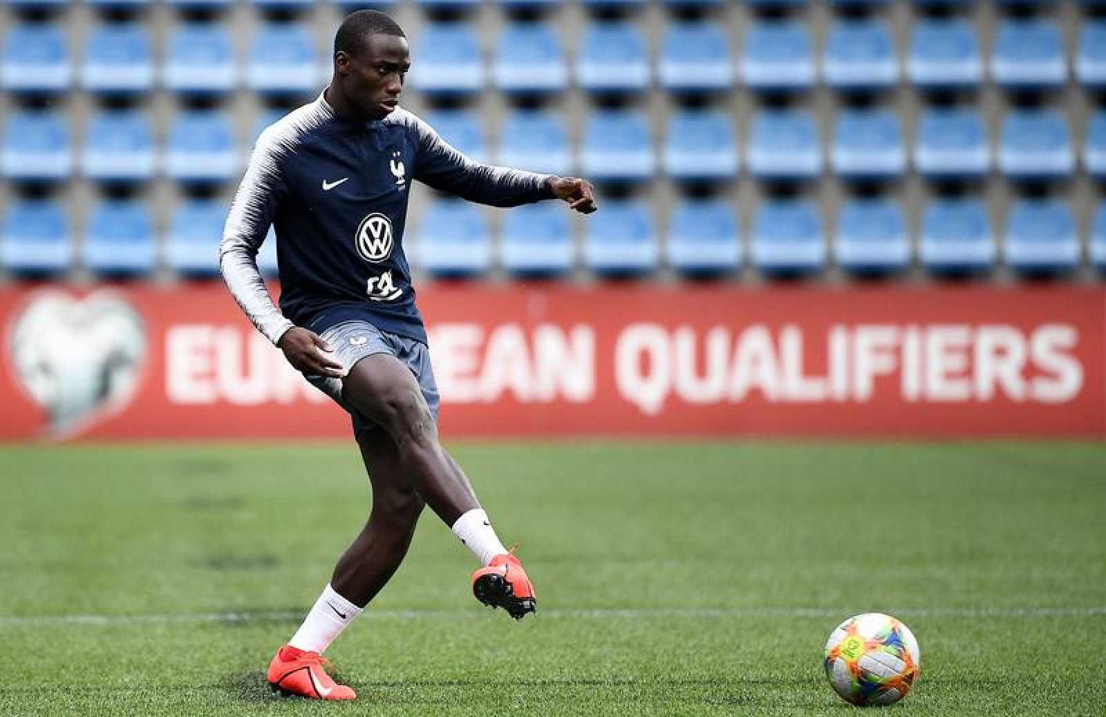  Ferland Mendy, en un entrenamiento con Francia.