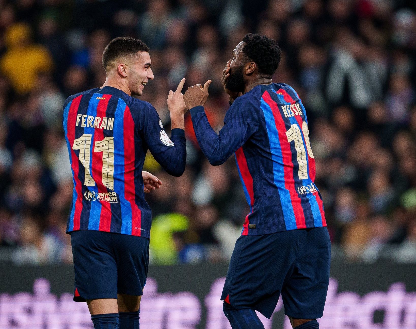 Ferran Torres y Kessié celebran el 0-1 del Barça en el Clásico de Copa del Rey (Foto: FCB).