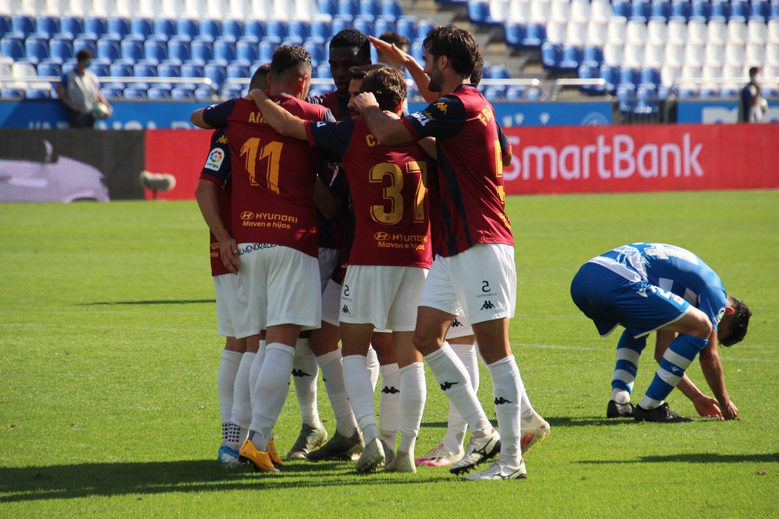 Los jugadores del Extremadura celebran los tres puntos ante el Dépor.