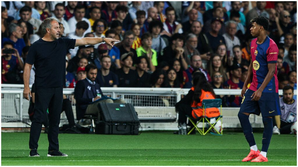 Hansi Flick y Lamine Yamal. (Fuente: Cordon Press)