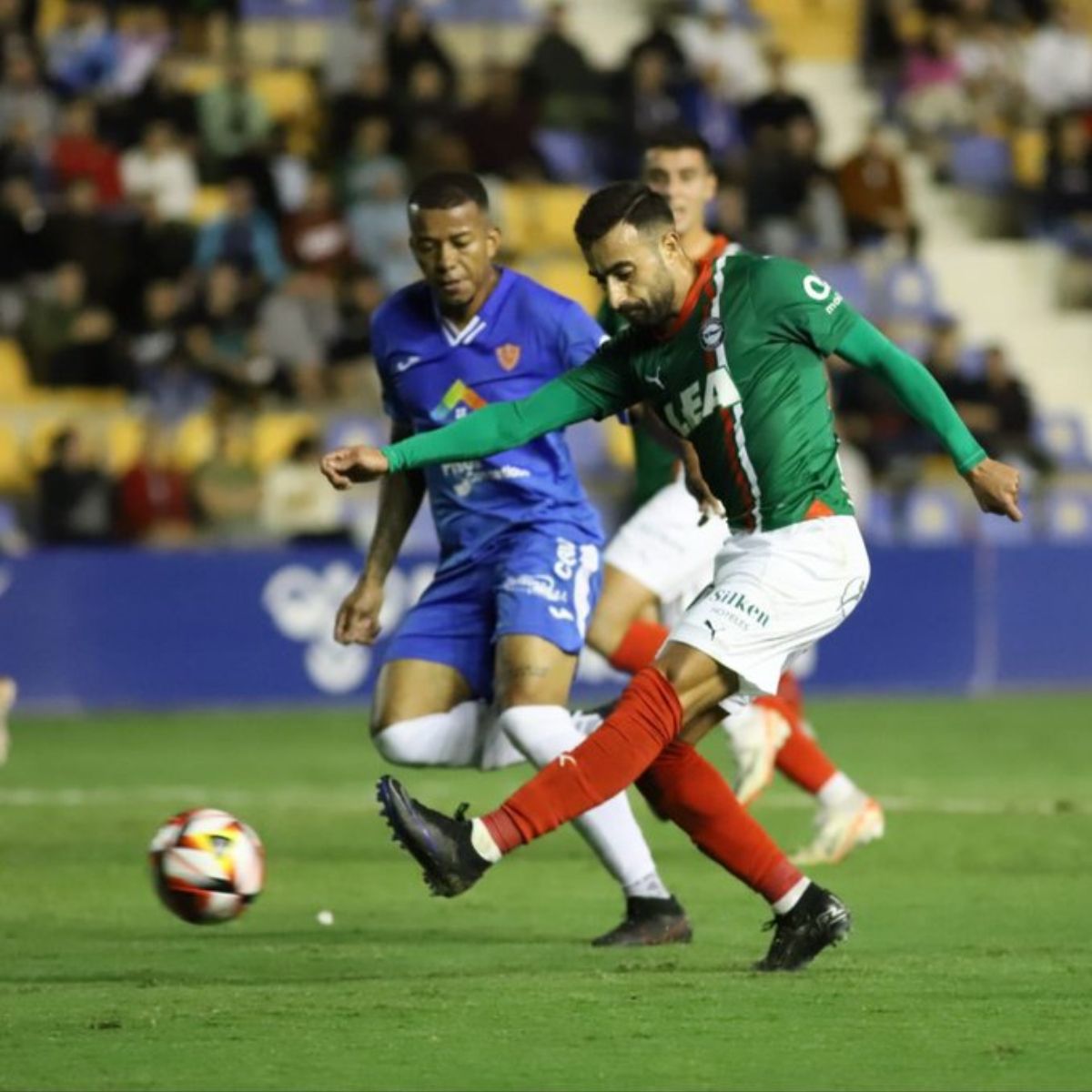  Una acción del Deportivo Murcia-Alavés