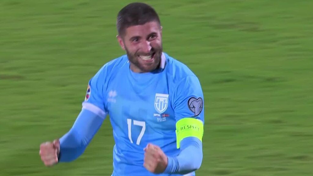  Alessandro Golinucci celebra el gol con San Marino