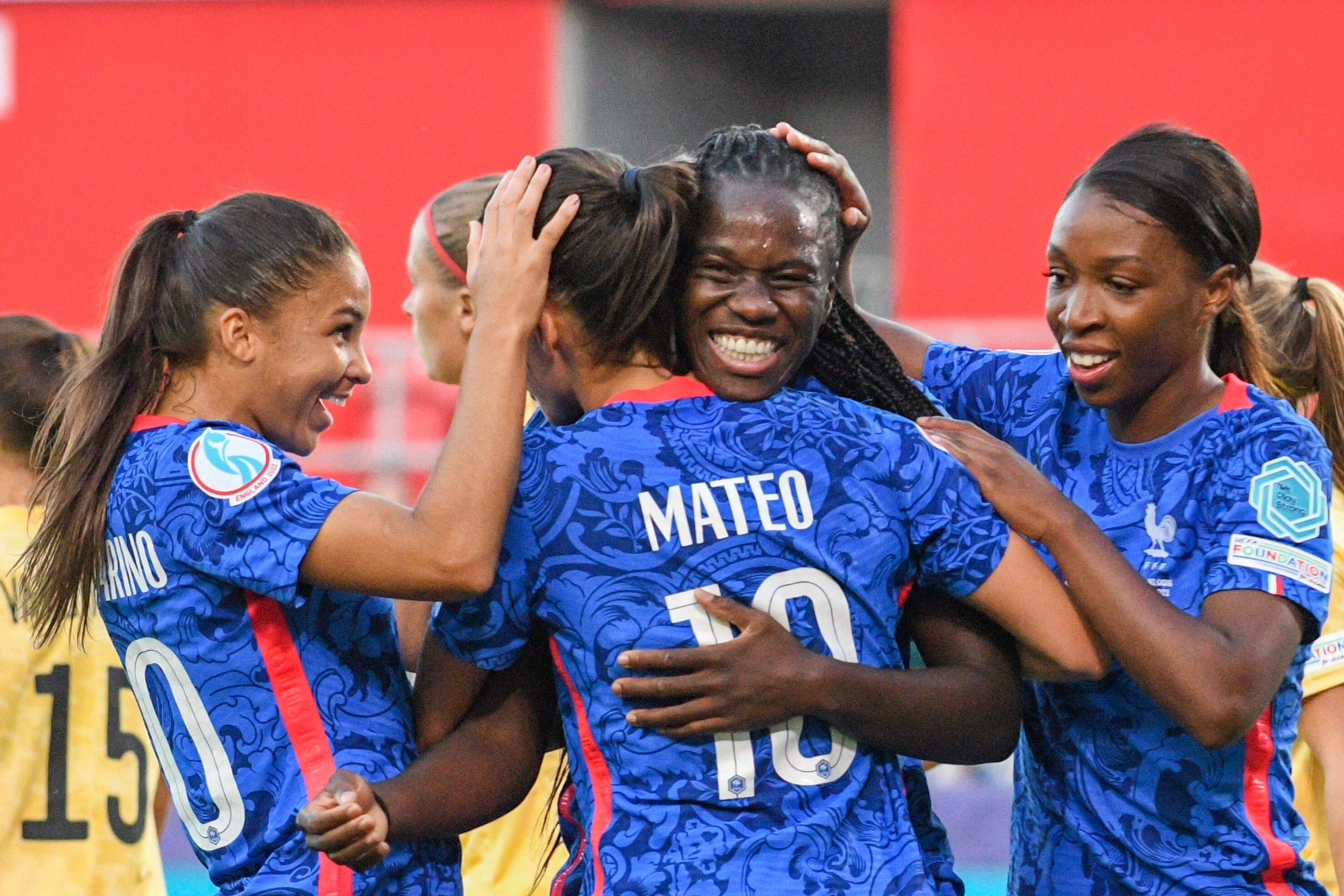 Las jugadoras de Francia celebran un gol a Bélgica.