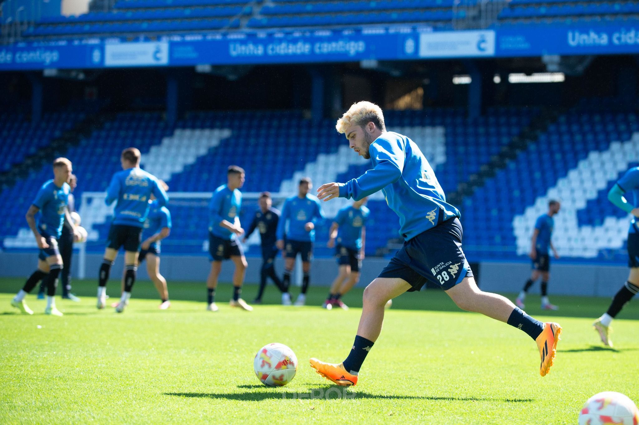 David Mella entrenando con el primer equipo del Deportivo