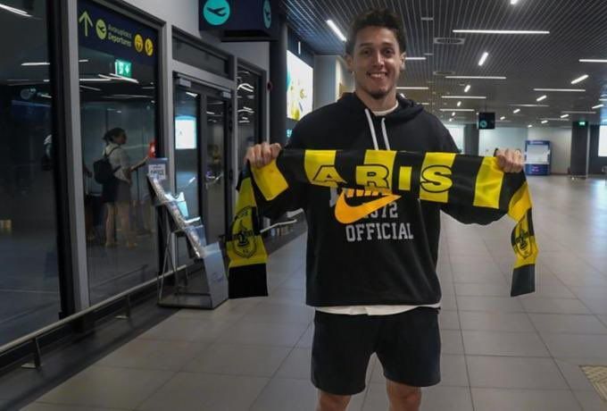  Kike Saverio con la bufanda del Aris