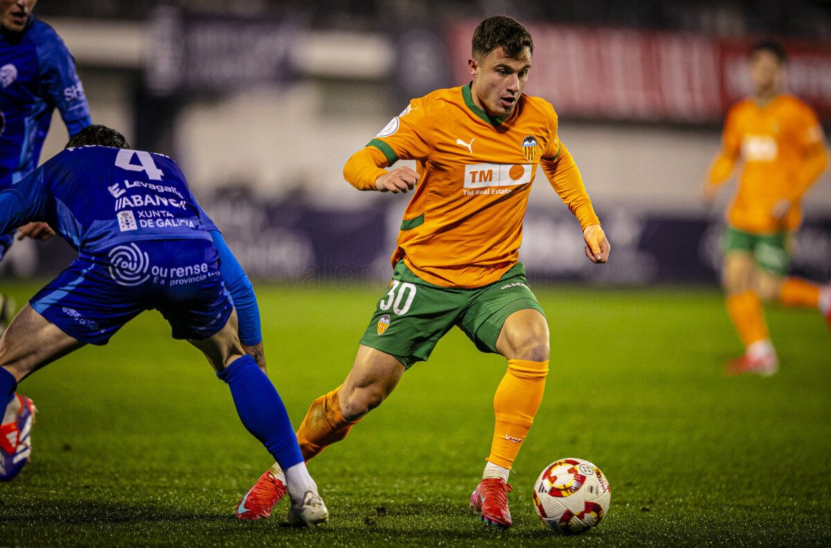  Germán Valera, ante el Ourense CF.