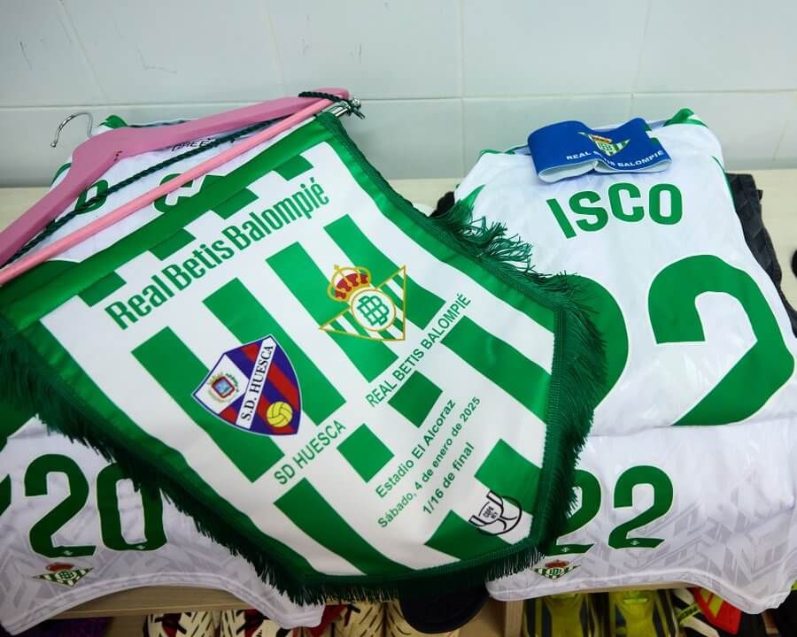  Todo preparado en el vestuario del Real Betis.