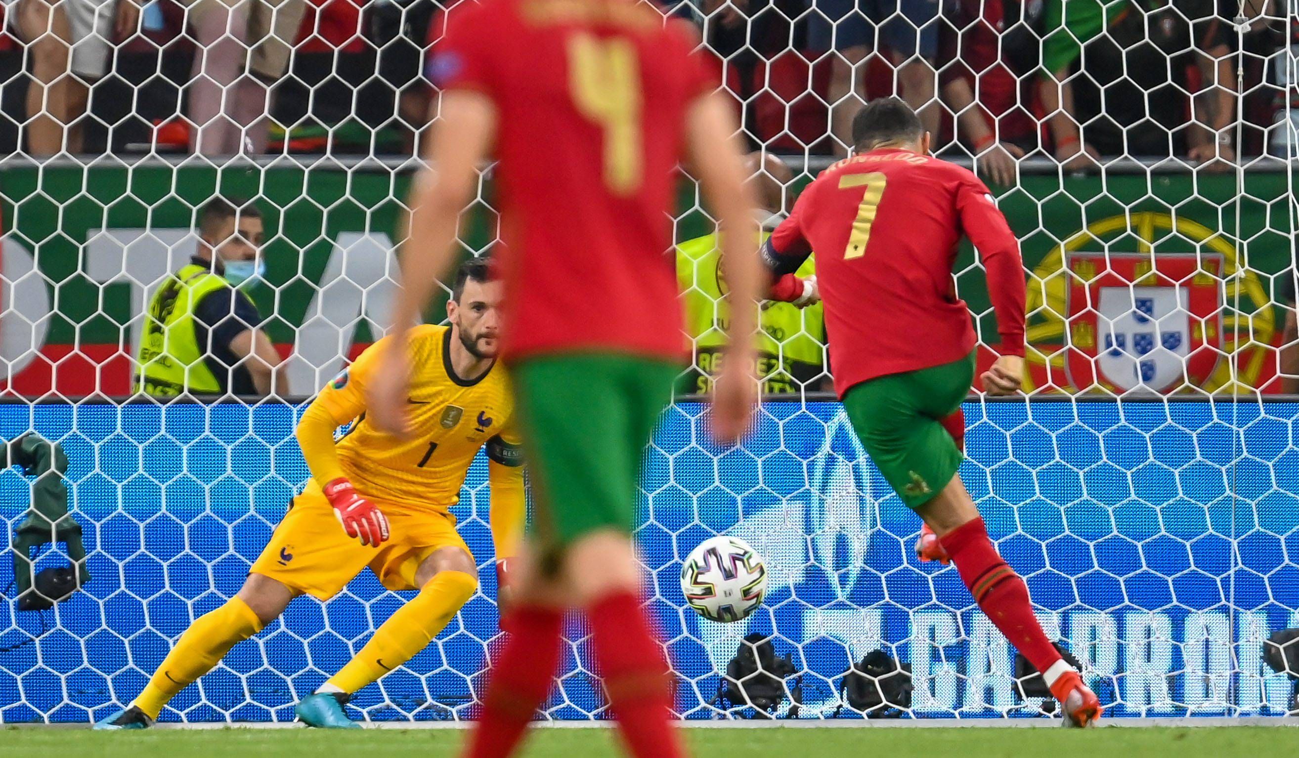  Gol de penalti de Cristiano Ronaldo en el Portugal-Francia.