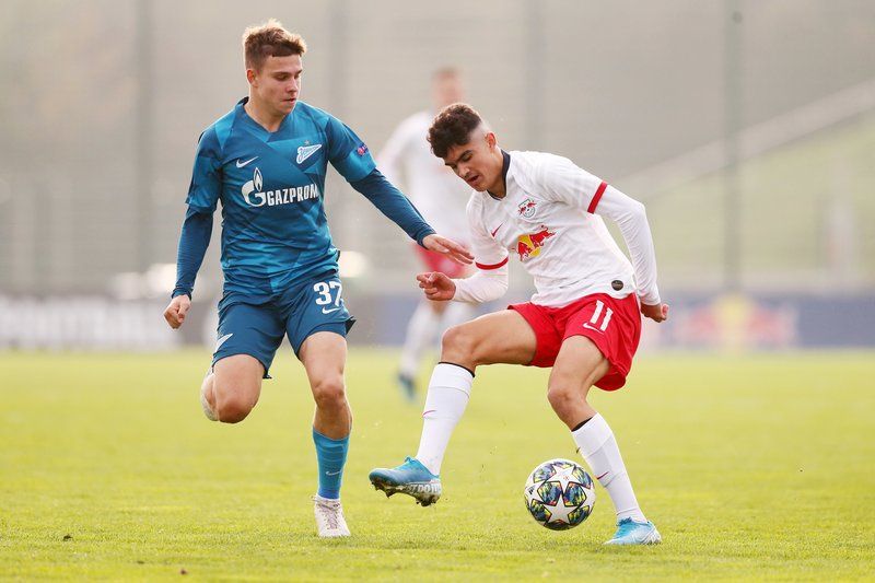  Hugo Novoa, canterano del Deportivo, en el RB Leipzig sub 17.