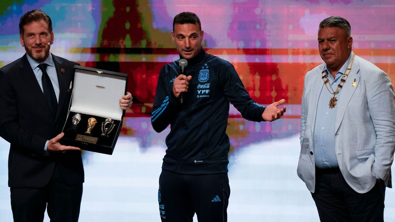  Scaloni en un homenaje de la Conmbeol