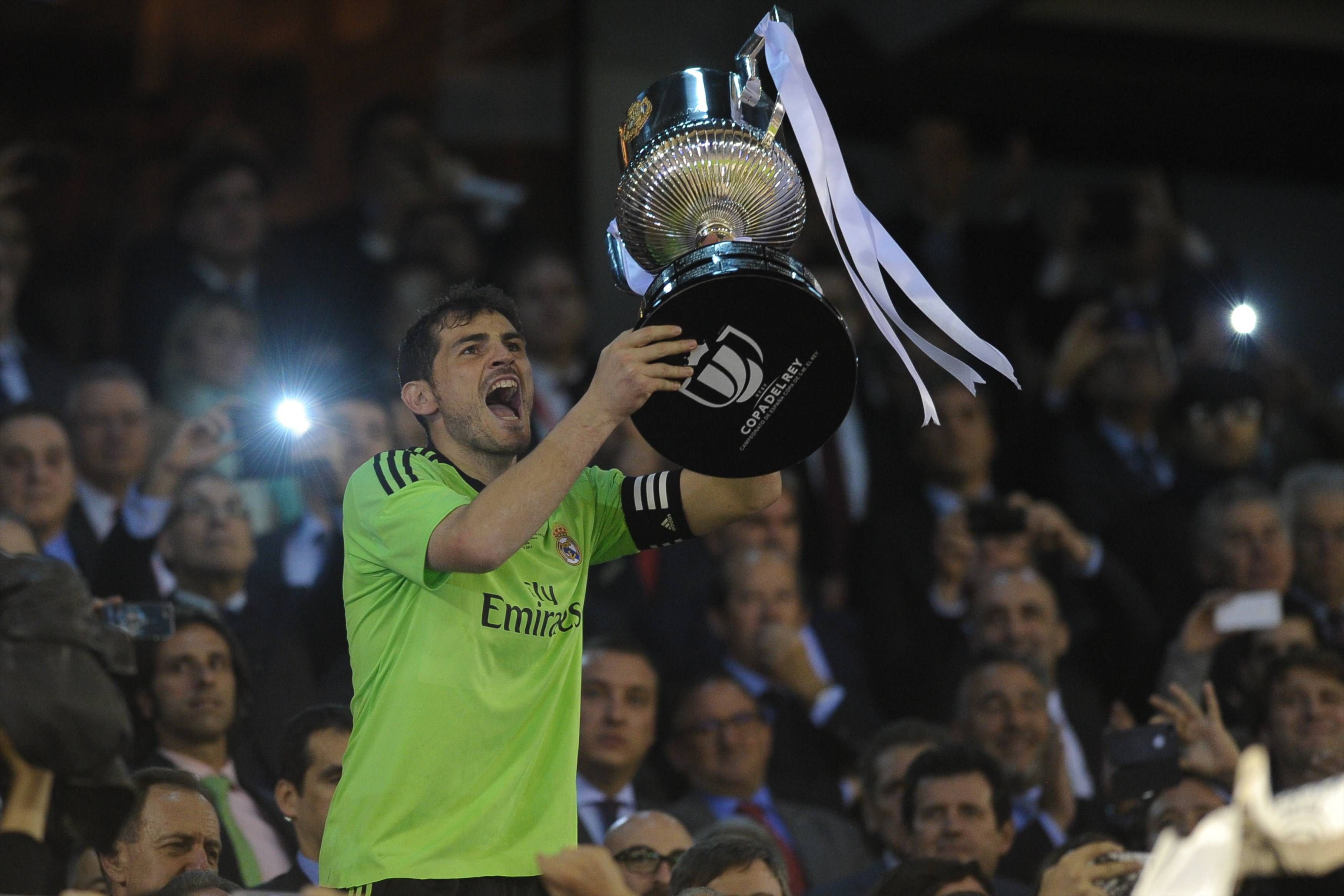 Iker Casillas levanta la Copa del Rey 2014