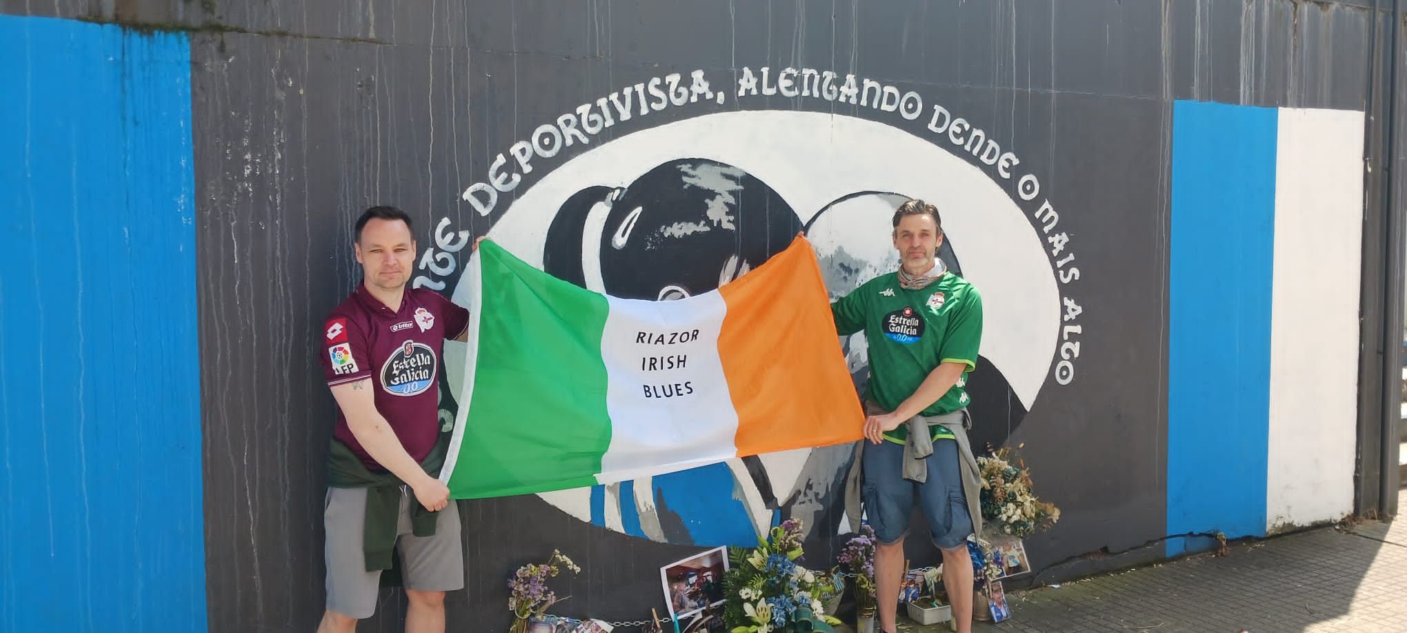 Brendan y Paul O'Brien rindieron un homenaje a su hermano Kevin en Riazor