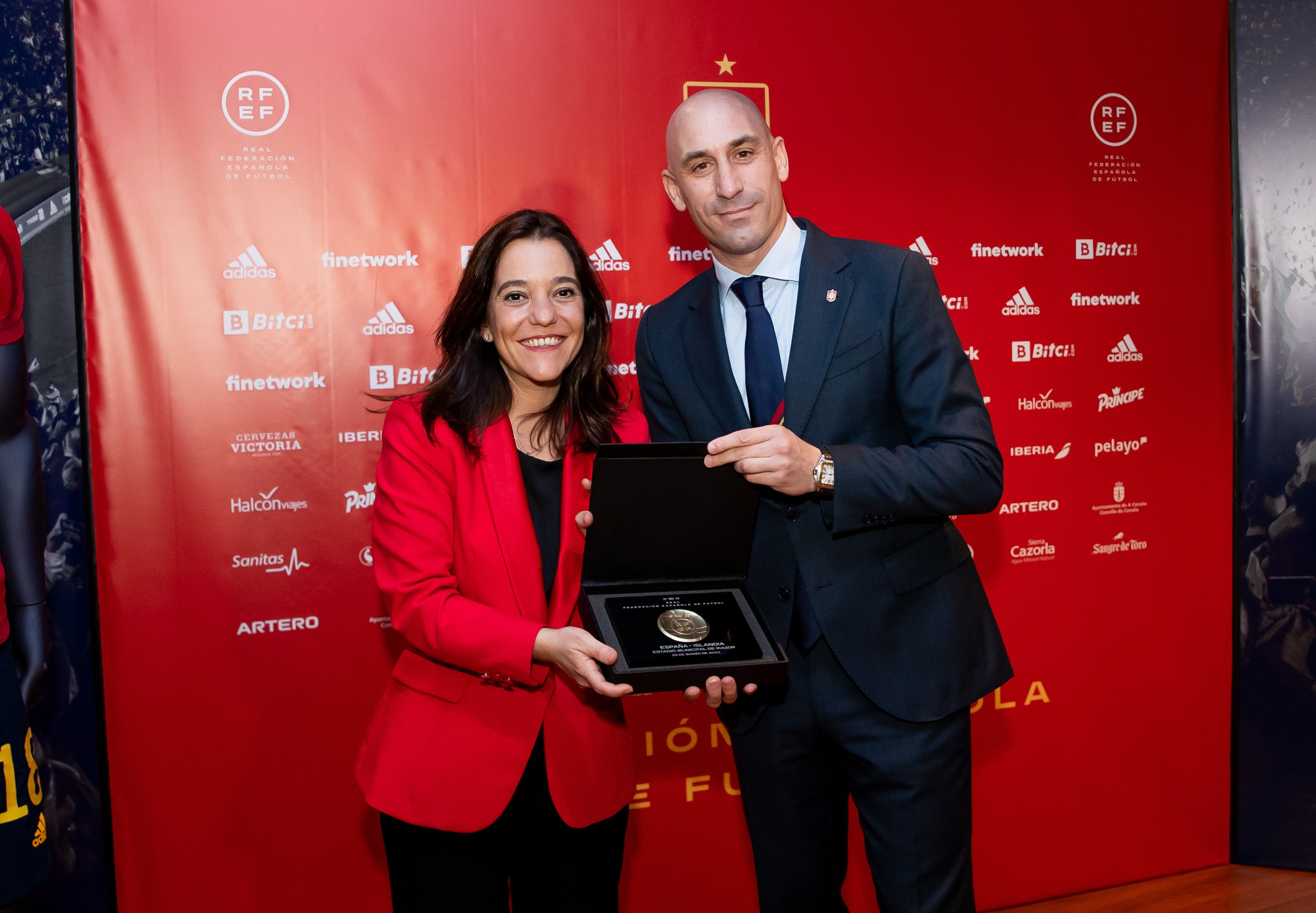  La alcaldesa de A Coruña, Inés Rey junto al presidente de la RFEF, Luis Rubiales.