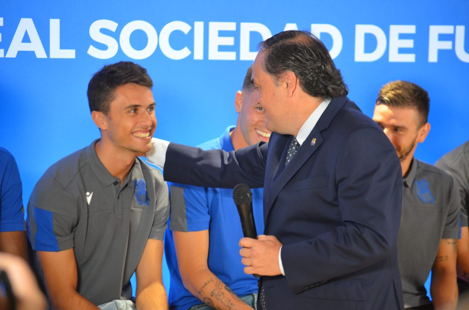  Jokin Aperribay felicita a Ander Guevara por su cumpleaños.