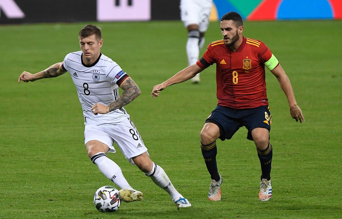  Kroos y Koke, durante el España-Alemania de la Nations League.