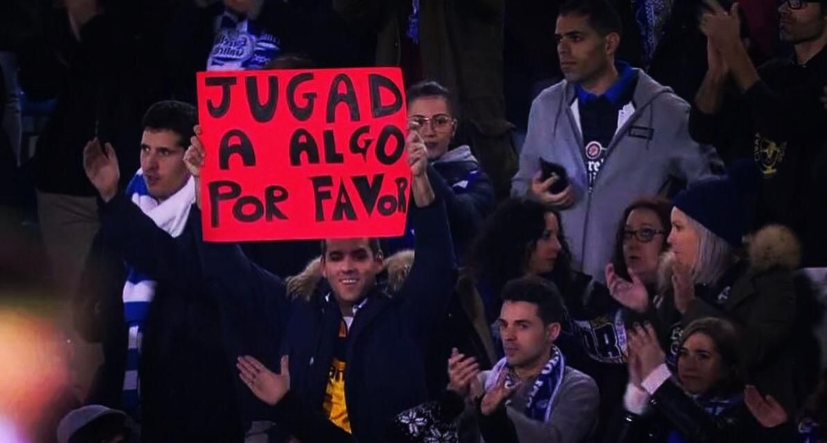  La afición del Dépor muestra su descontento con una pancarta en El Toralín.