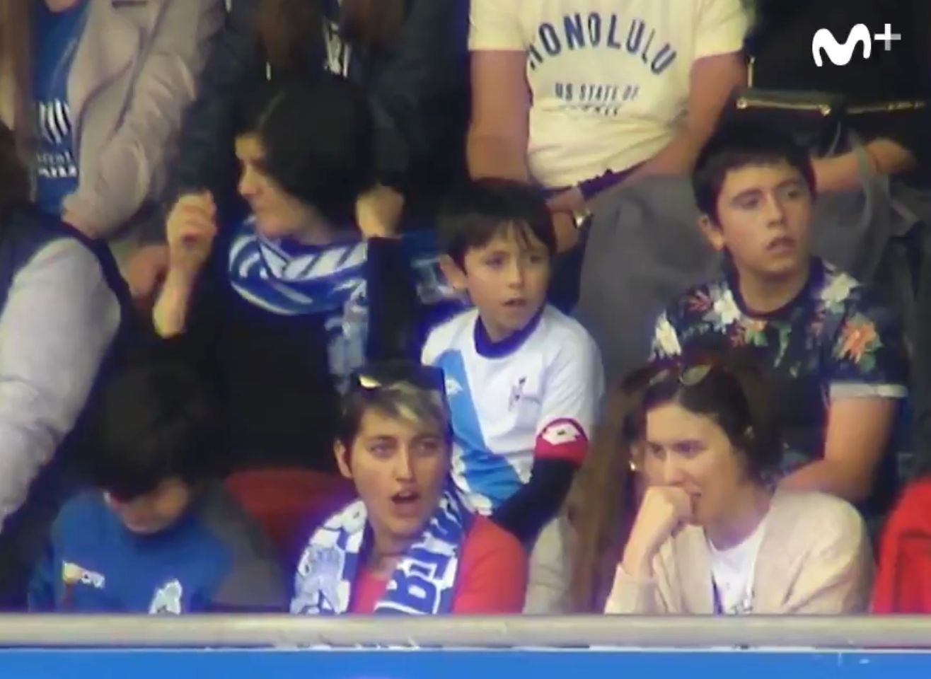  La aficionada anima al Dépor ABANCA en las gradas de Abegondo.