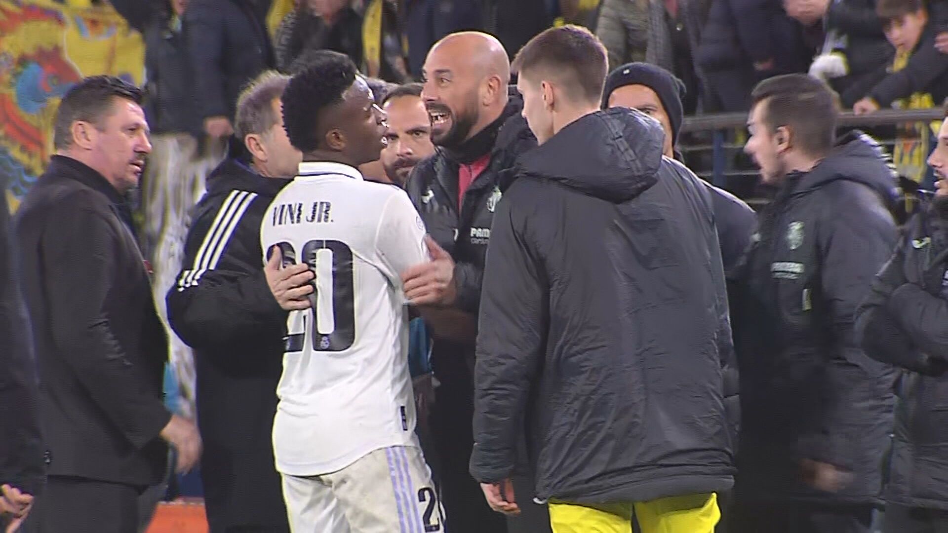 (MEDIASET) La bronca de Pepe Reina a Vinicius tras el Villarreal-Real Madrid