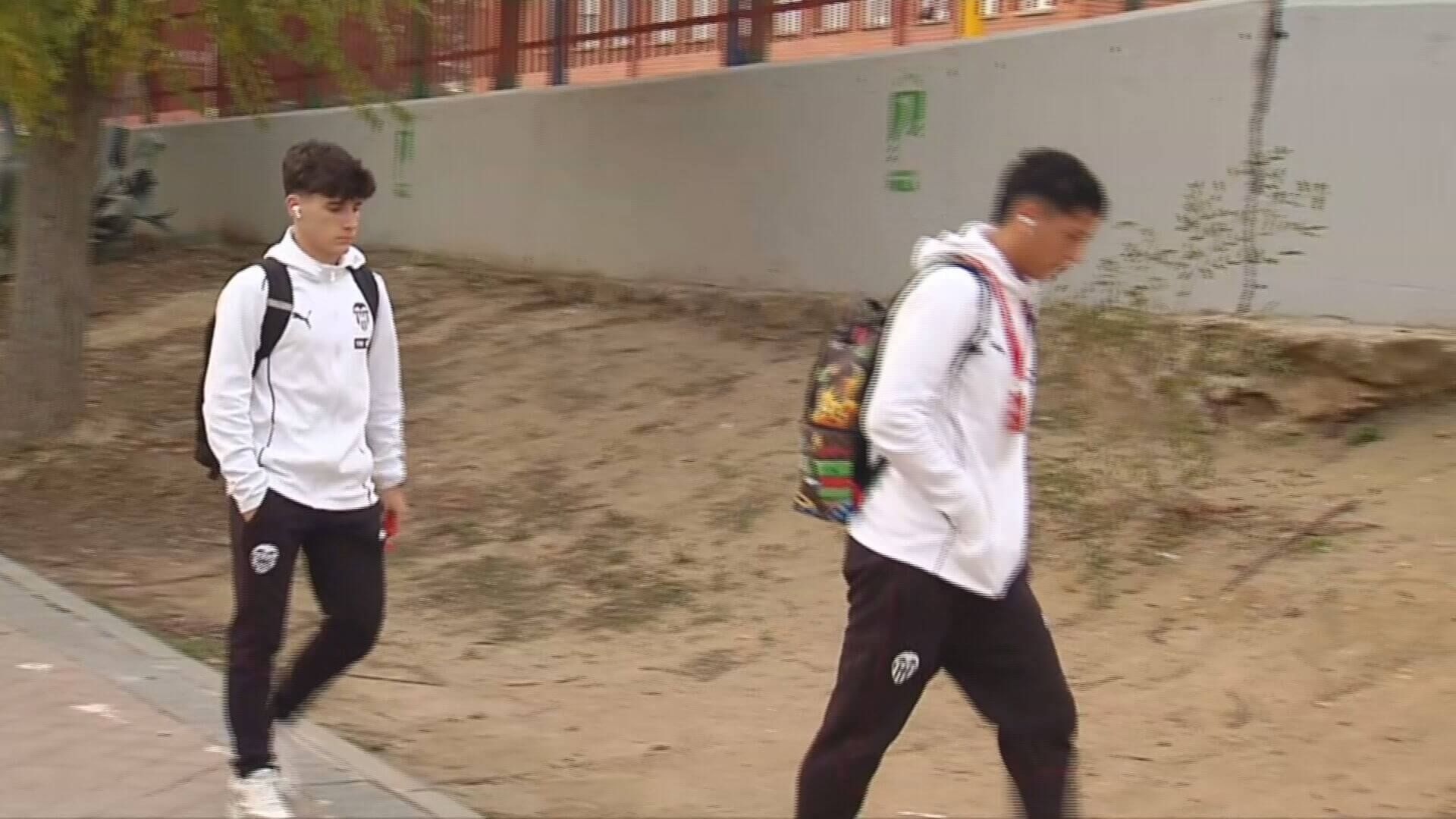  La llegada del Valencia a Parla.