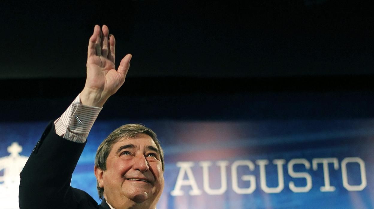 Augusto César Lendoiro, en un acto en su etapa como presidente del Dépor.