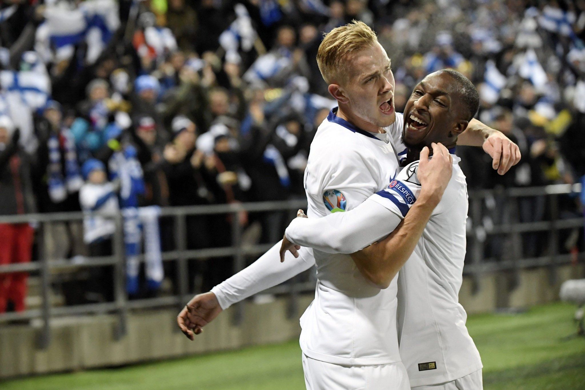  Los jugadores de Finlandia celebrando uno de sus goles.